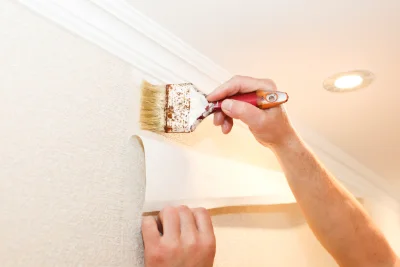 Pose de papier peint à Cravencères — revêtements muraux et toiles de verre